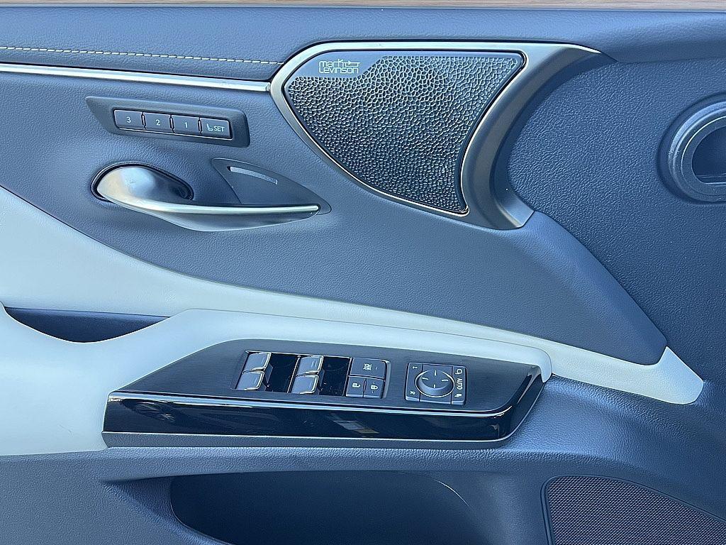 new 2025 Lexus ES 350 car, priced at $55,940