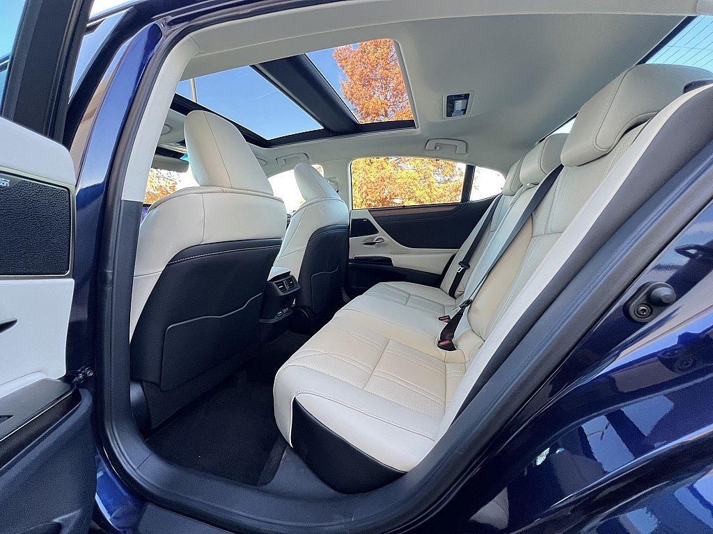 new 2025 Lexus ES 350 car, priced at $55,940