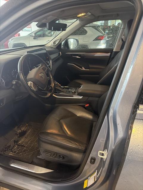 used 2021 Toyota Highlander car, priced at $32,299