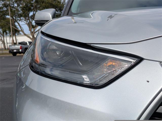 used 2022 Toyota Highlander car, priced at $27,998