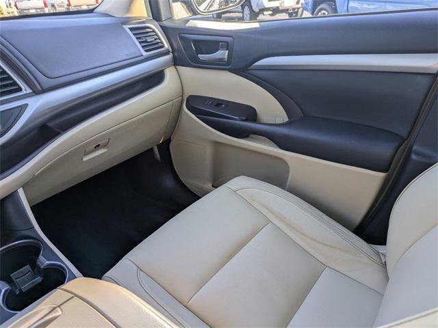 used 2018 Toyota Highlander car, priced at $18,407