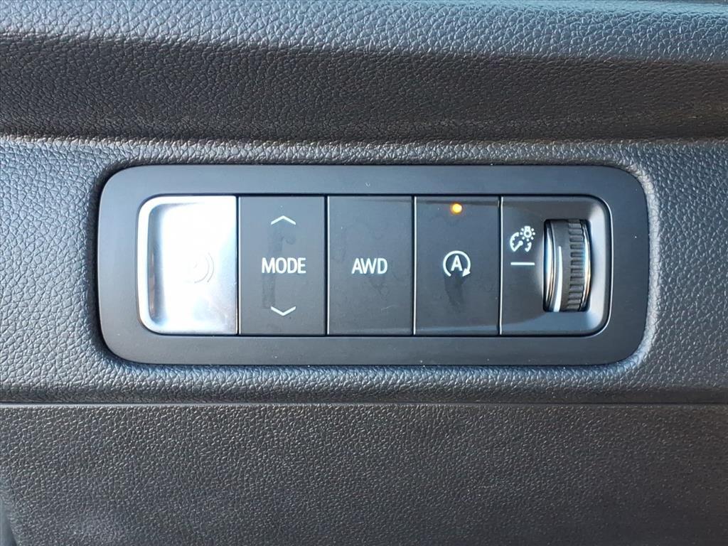 used 2024 Chevrolet Traverse car, priced at $32,250