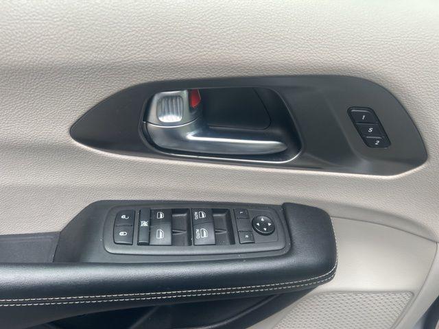 used 2021 Chrysler Pacifica Hybrid car, priced at $20,490