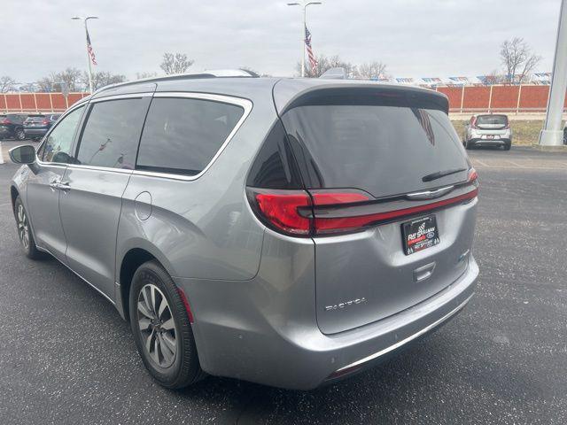 used 2021 Chrysler Pacifica Hybrid car, priced at $20,490