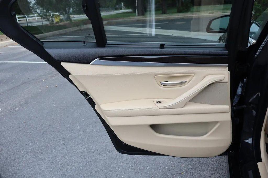 BMW 5 Series view 24
