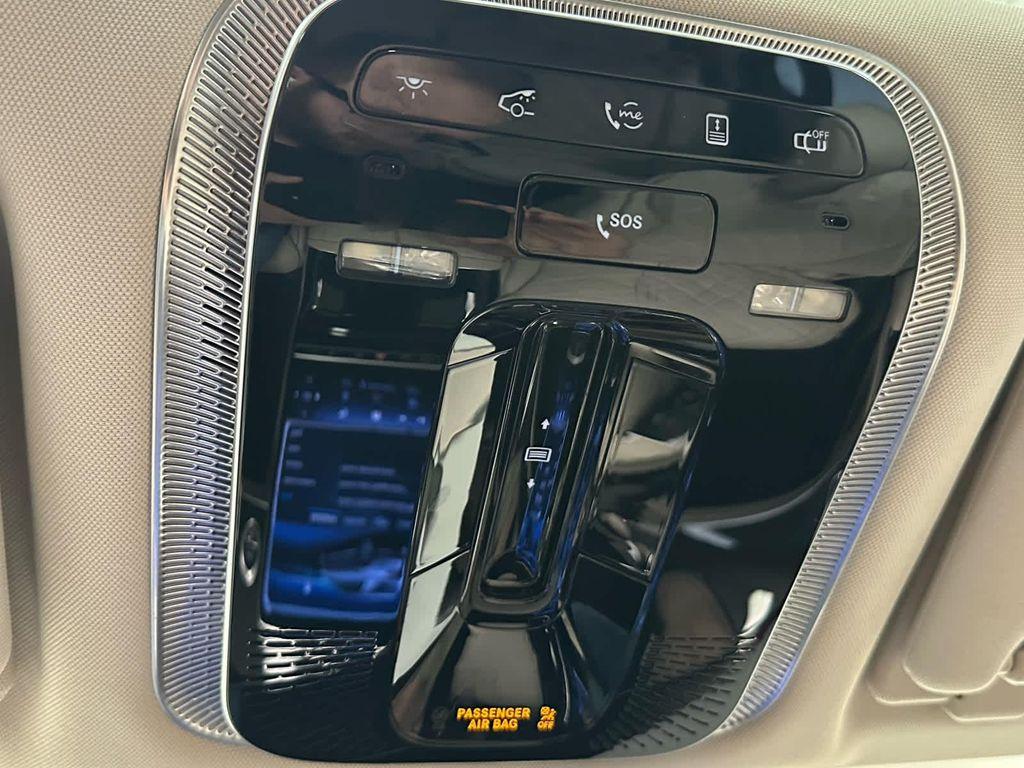 Mercedes-Benz S-Class view 35