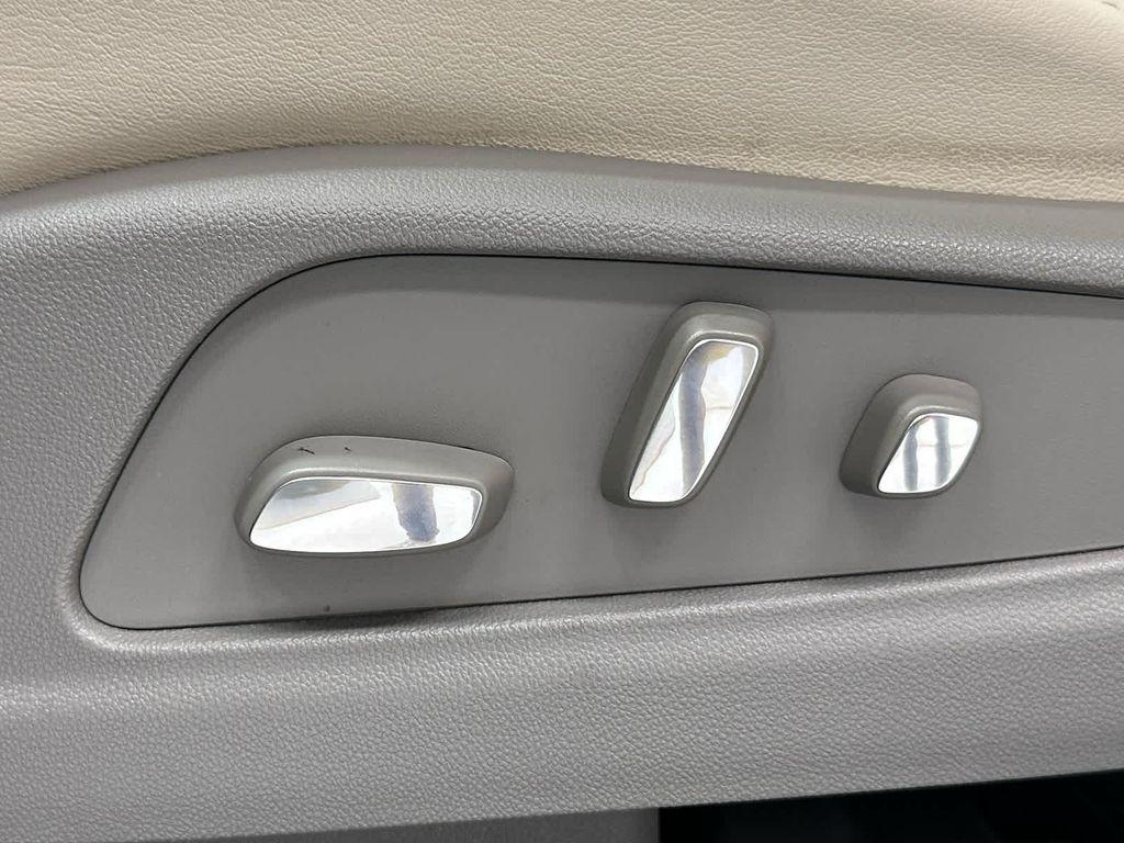 used 2023 Cadillac XT6 car, priced at $43,897