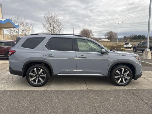 new 2025 Honda Pilot car, priced at $46,702
