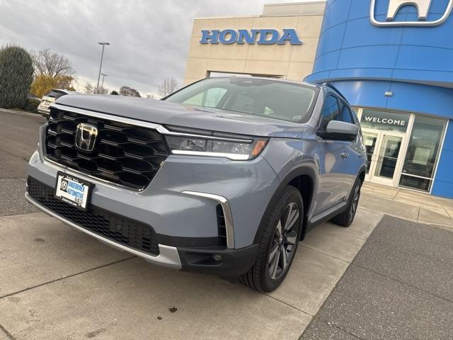 new 2025 Honda Pilot car, priced at $46,702