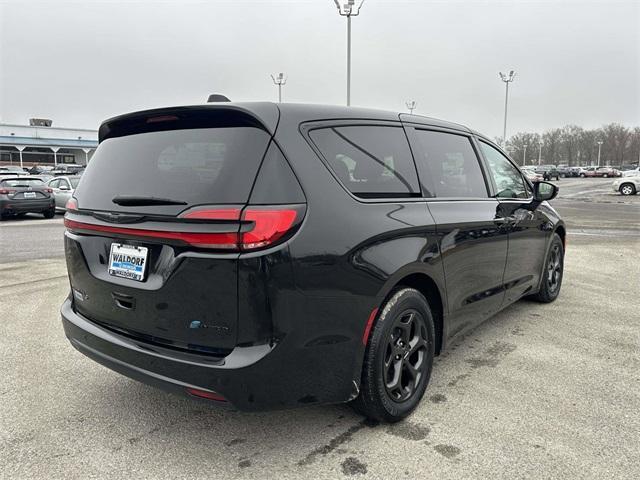 used 2023 Chrysler Pacifica Hybrid car, priced at $28,498