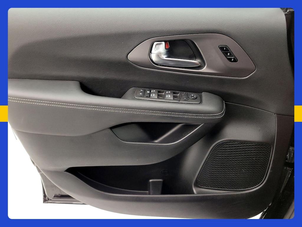 used 2026 Chrysler Pacifica car, priced at $32,998