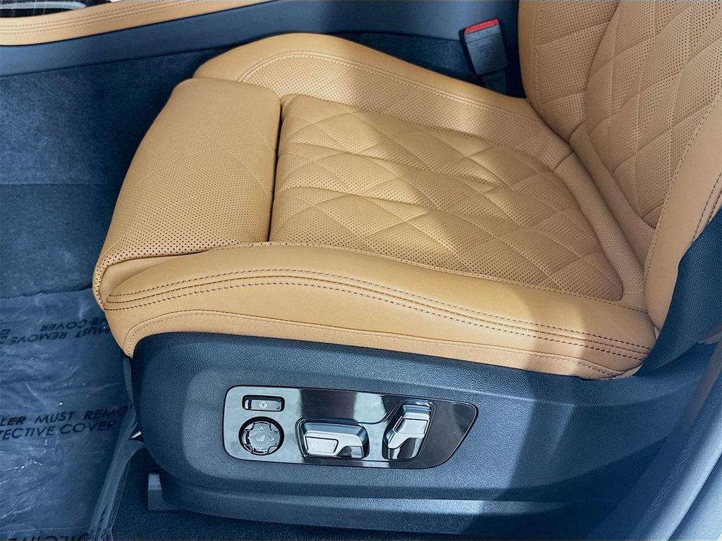 new 2026 BMW X7 car, priced at $93,275