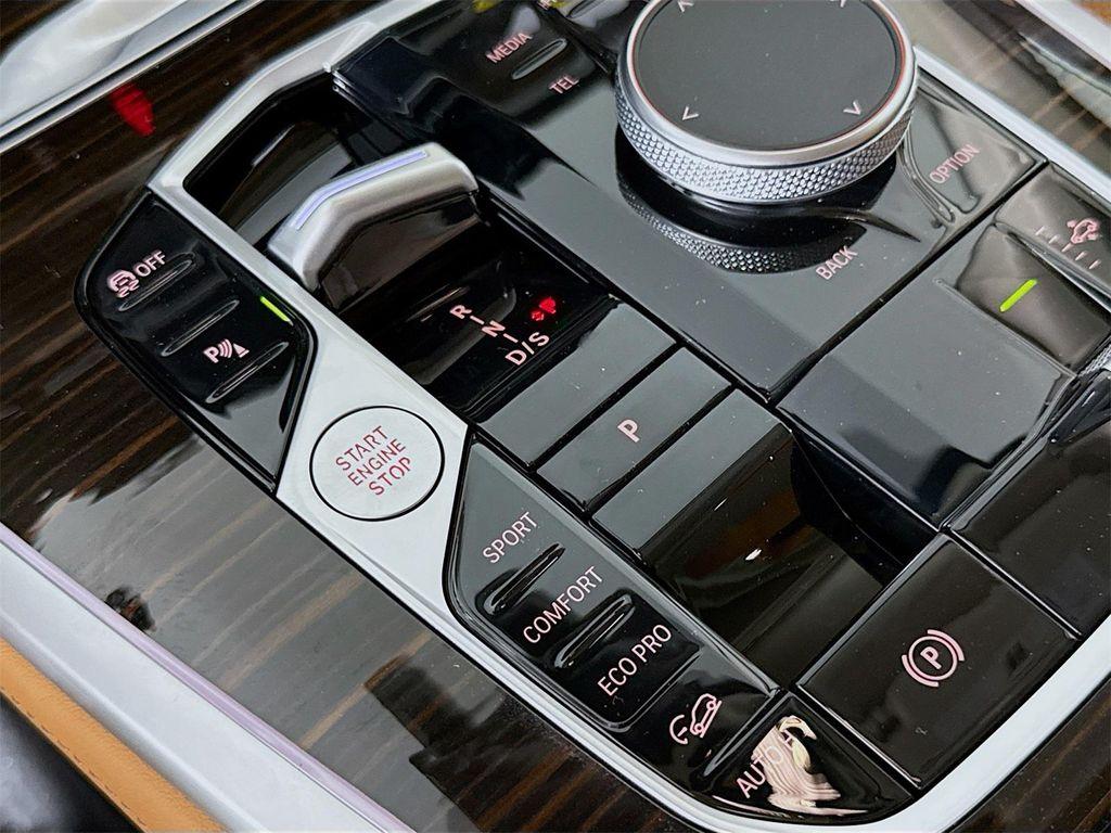 new 2026 BMW X7 car, priced at $93,275