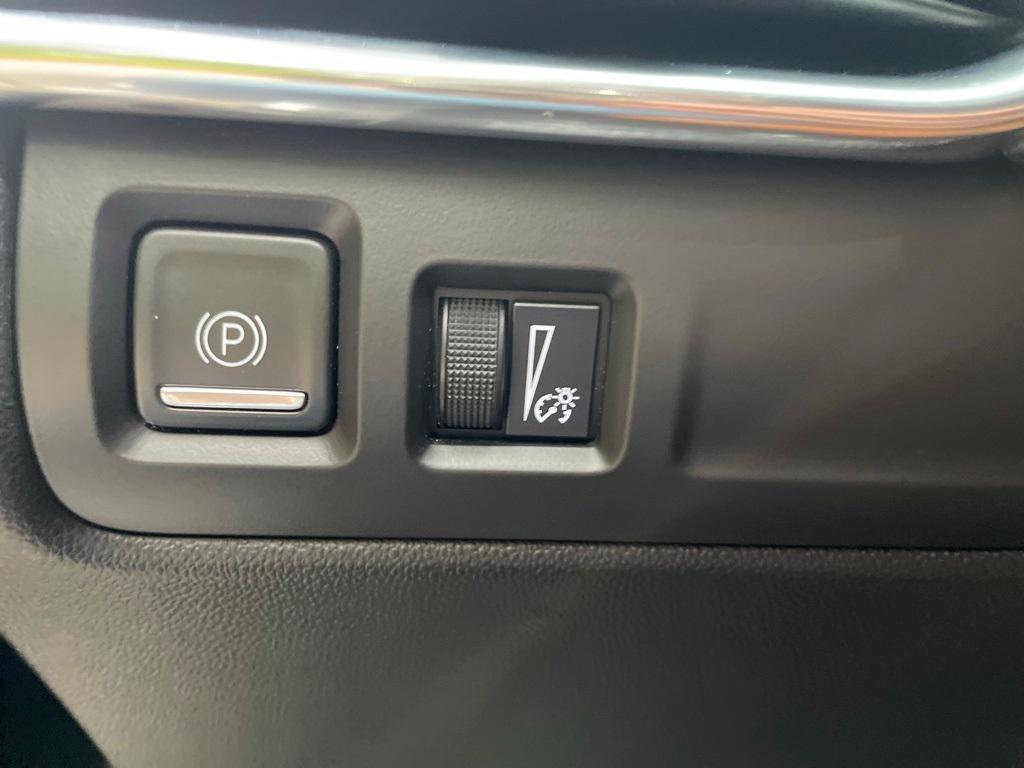 used 2020 Cadillac XT4 car, priced at $23,393