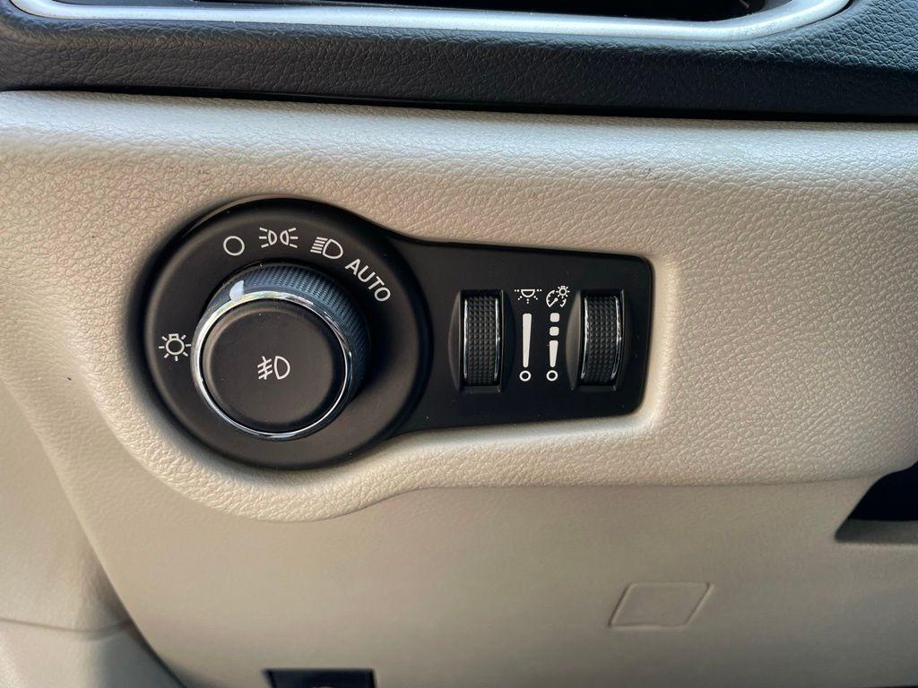 used 2019 Chrysler Pacifica car, priced at $11,818