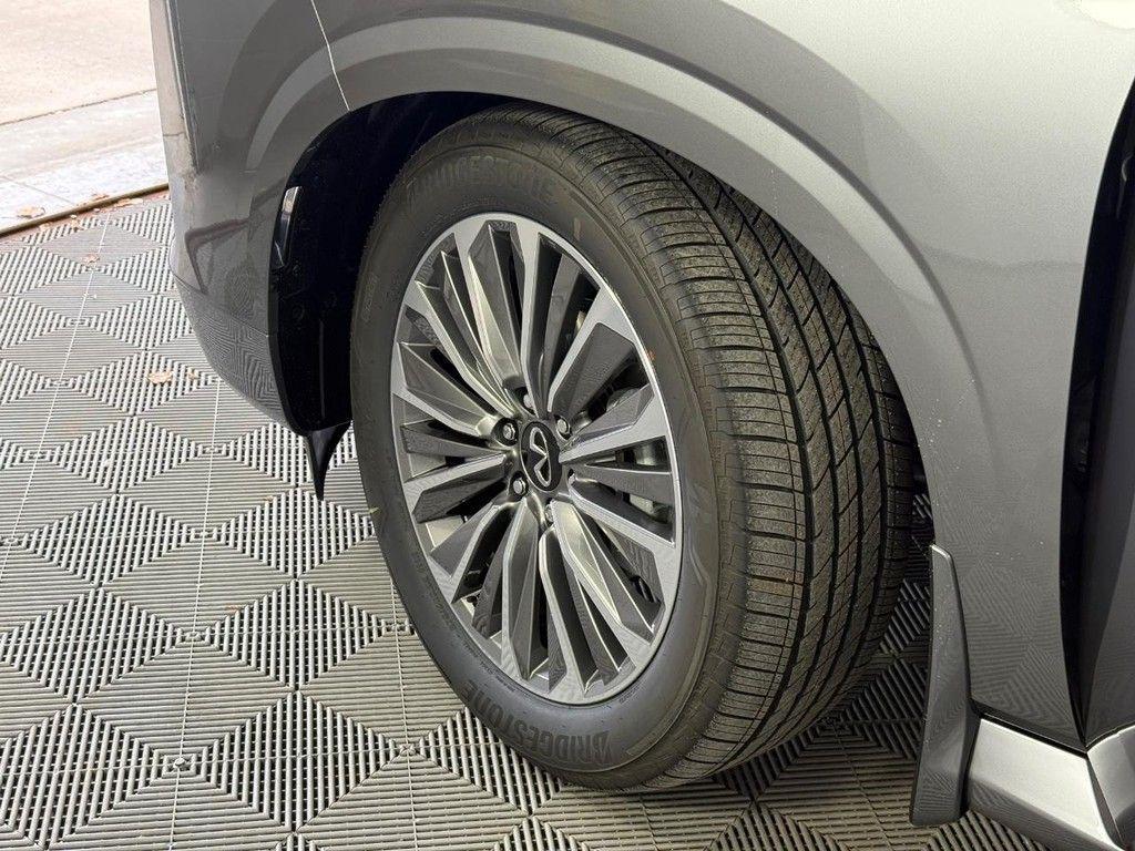 new 2026 INFINITI QX80 car, priced at $91,275