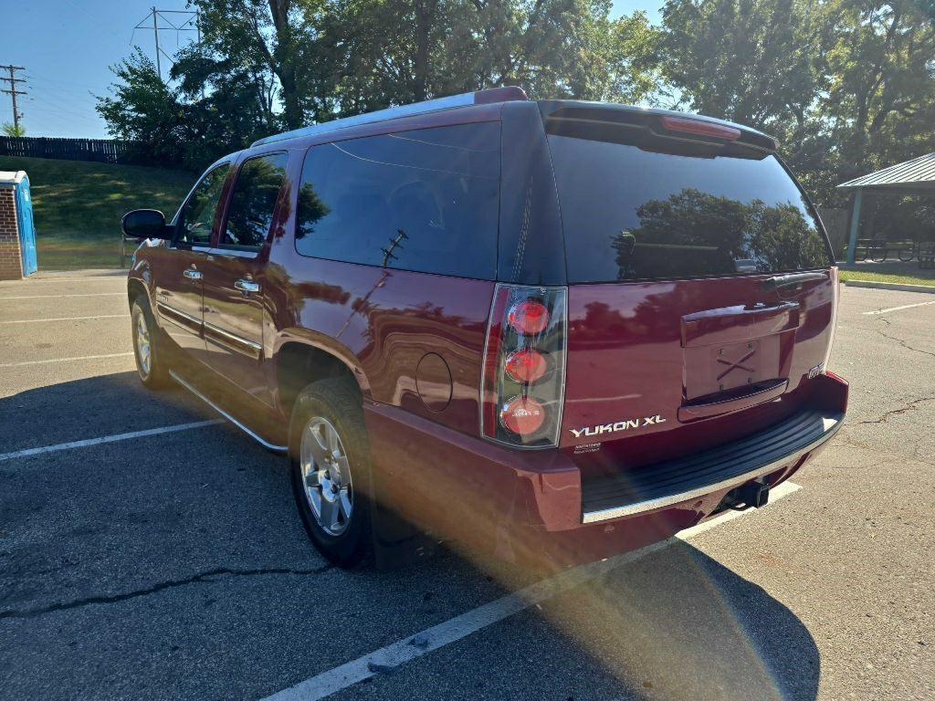 used 2008 GMC Yukon XL car, priced at $9,999