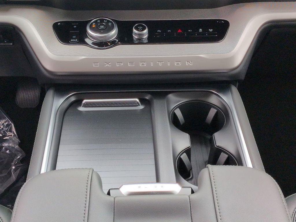 new 2026 Ford Expedition car, priced at $69,370