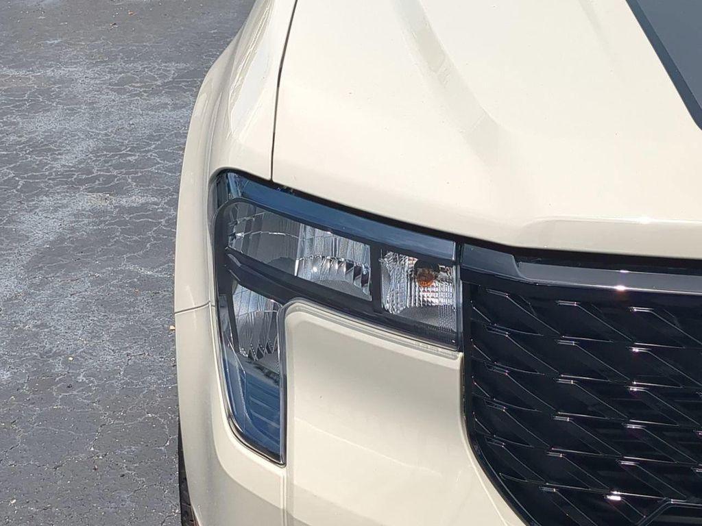 new 2025 Ford Maverick car, priced at $35,132