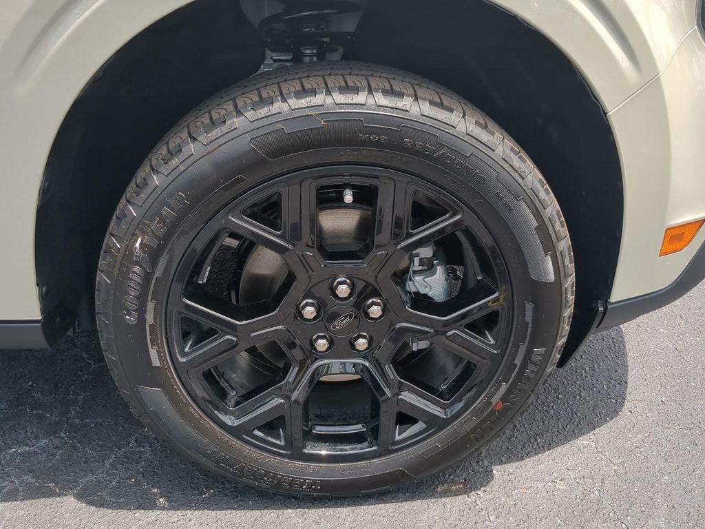 new 2025 Ford Maverick car, priced at $35,132