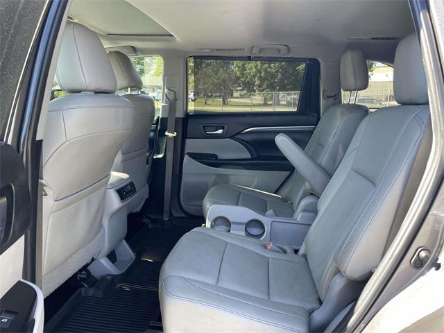 2019 Predawn Gray Mica Toyota Highlander