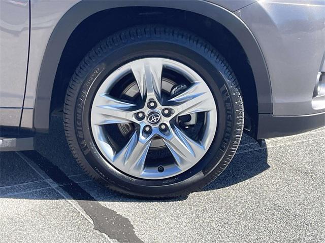 2019 Predawn Gray Mica Toyota Highlander
