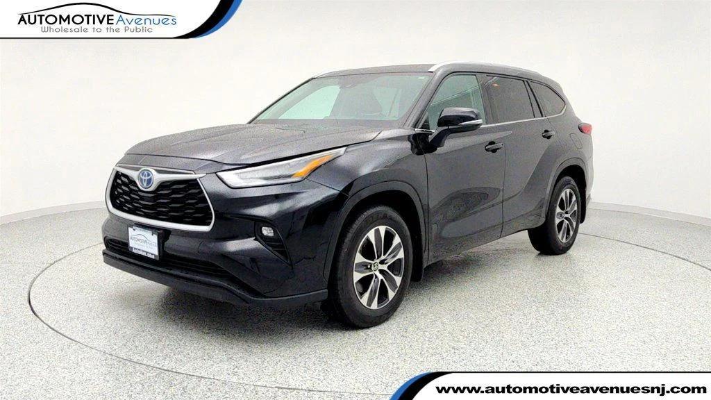 used 2021 Toyota Highlander Hybrid car, priced at $30,995