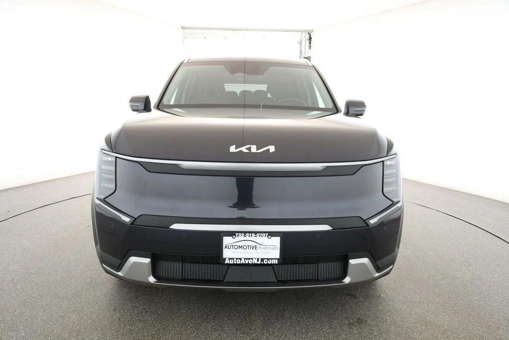 used 2025 Kia EV9 car, priced at $42,995