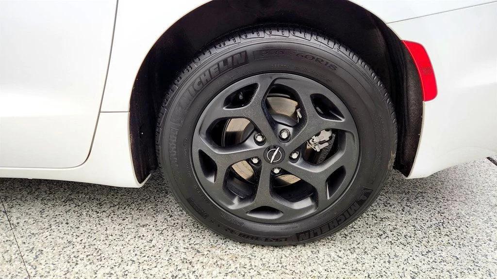 used 2024 Chrysler Pacifica Hybrid car, priced at $30,495