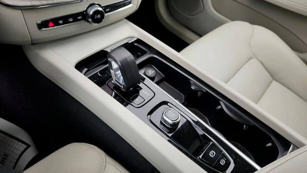 used 2024 Volvo XC60 Recharge Plug-In Hybrid car, priced at $39,495