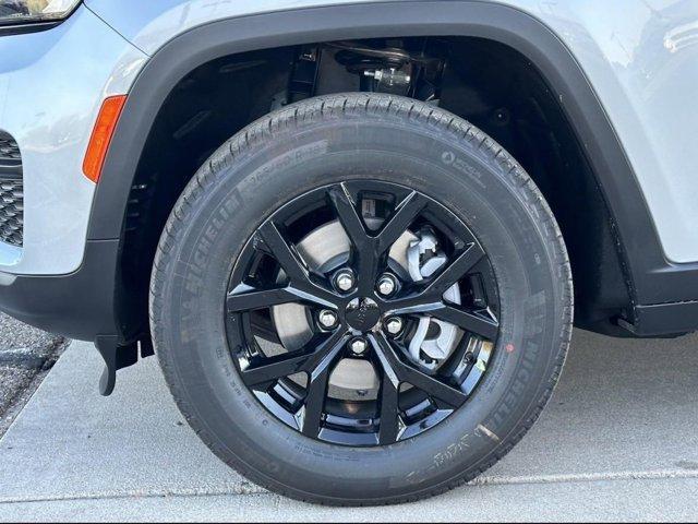 new 2025 Jeep Grand Cherokee car, priced at $41,050