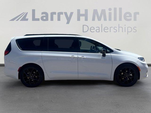 new 2026 Chrysler Pacifica car, priced at $51,998