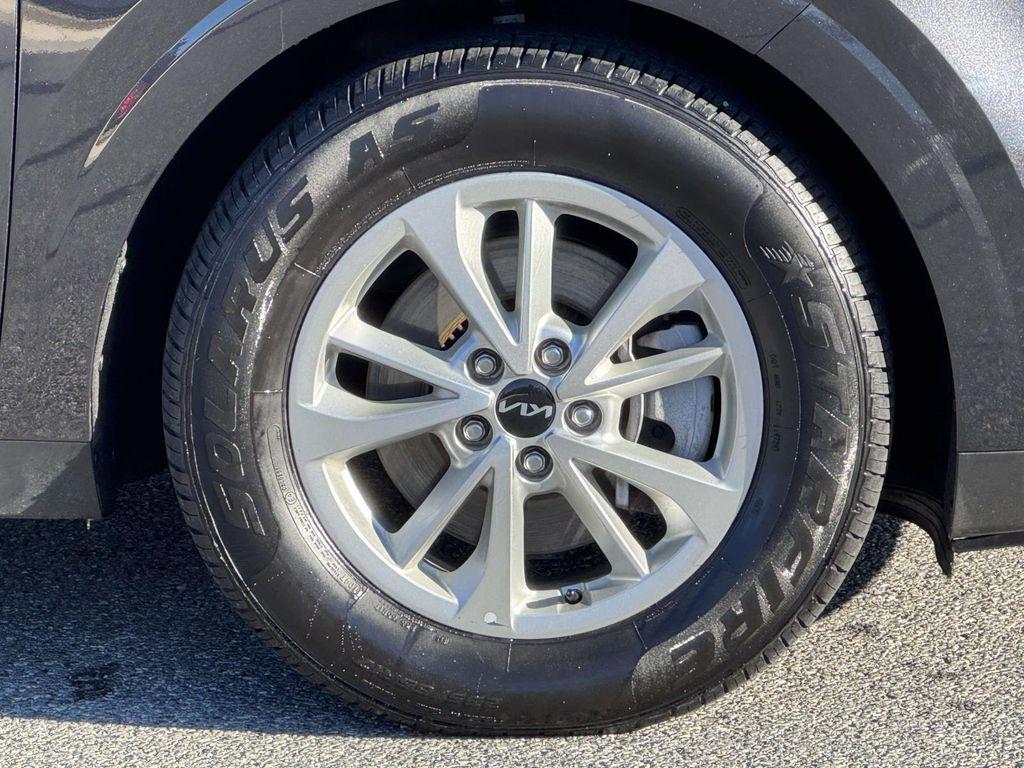 used 2024 Kia Carnival car, priced at $28,661