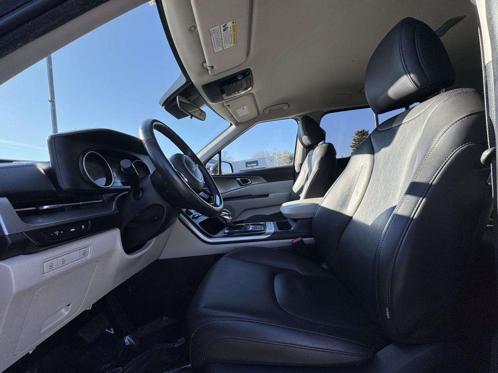 used 2024 Kia Carnival car, priced at $28,661