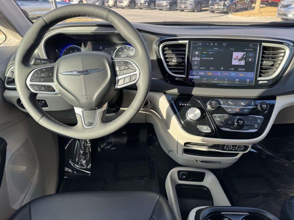 used 2024 Chrysler Pacifica car, priced at $24,995