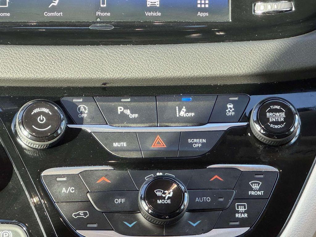 used 2024 Chrysler Pacifica car, priced at $24,995