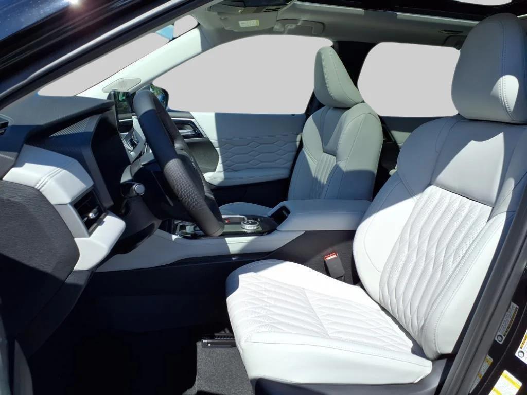 new 2025 Mitsubishi Outlander car, priced at $41,175