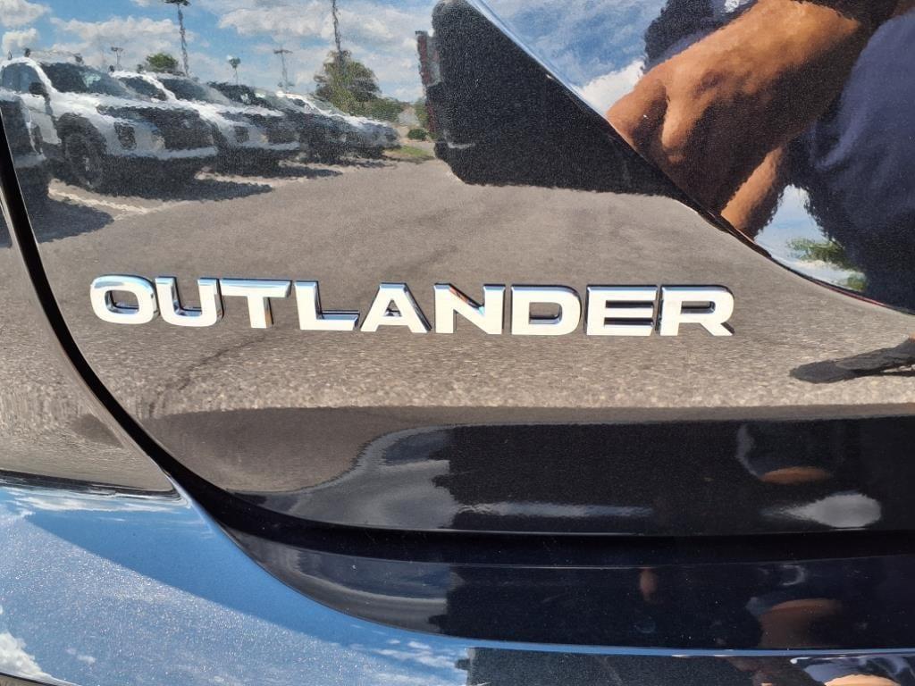 new 2025 Mitsubishi Outlander car, priced at $41,175
