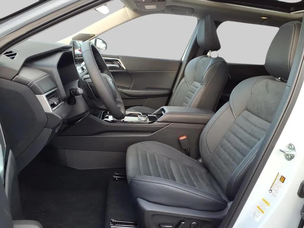 new 2025 Mitsubishi Outlander car, priced at $40,213