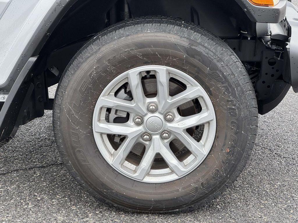 used 2023 Jeep Gladiator car, priced at $30,806