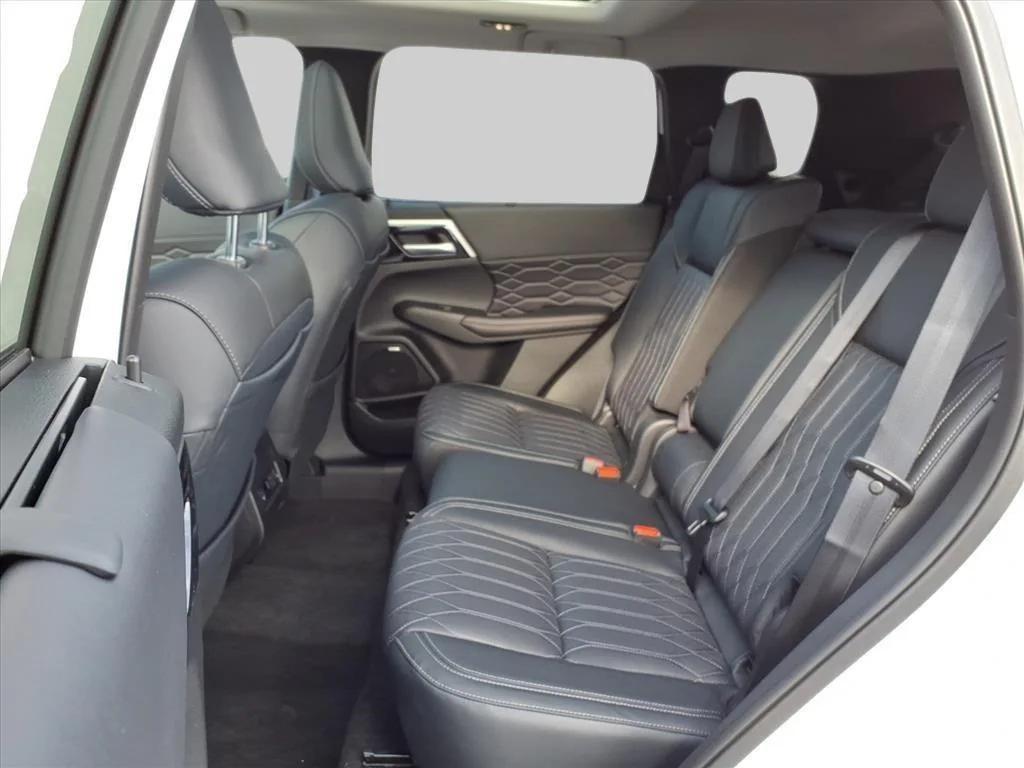 new 2025 Mitsubishi Outlander car, priced at $43,860