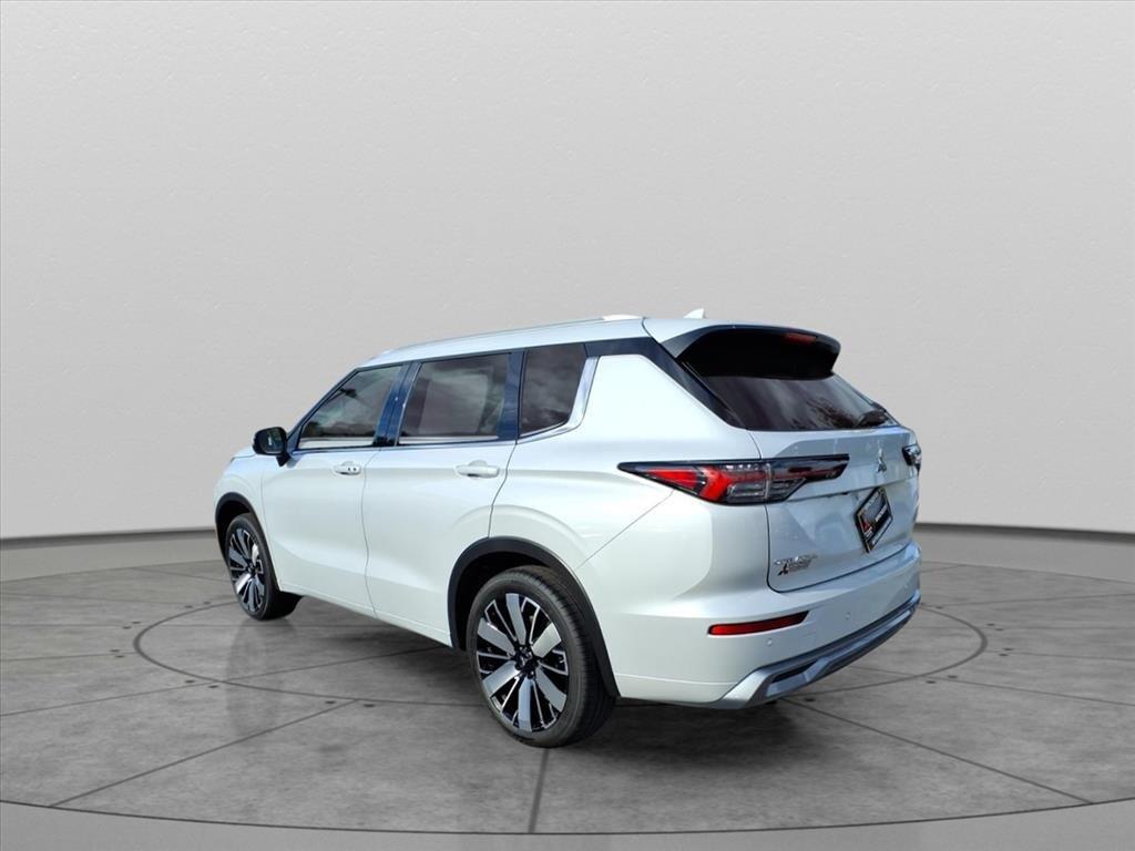 new 2025 Mitsubishi Outlander car, priced at $43,860