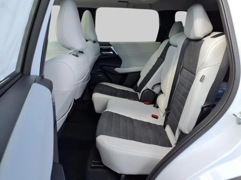 new 2025 Mitsubishi Outlander car, priced at $40,480