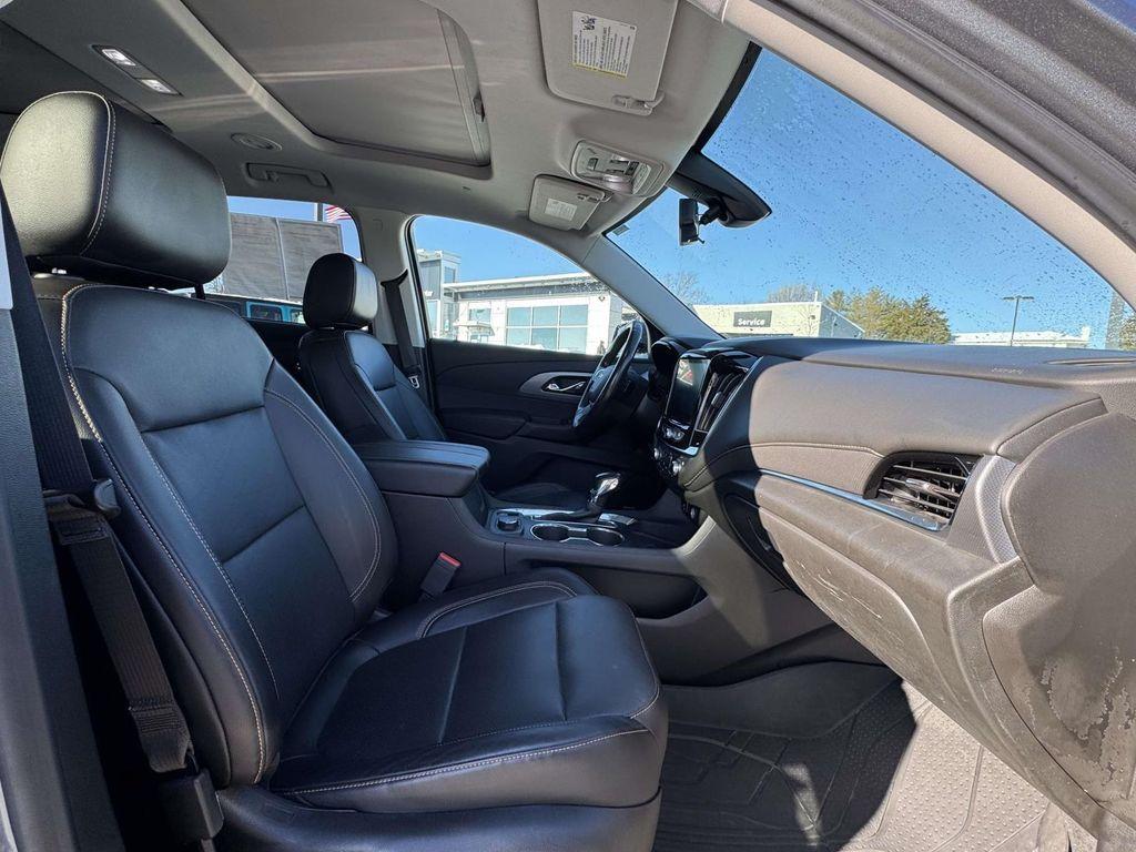 used 2021 Chevrolet Traverse car, priced at $26,160