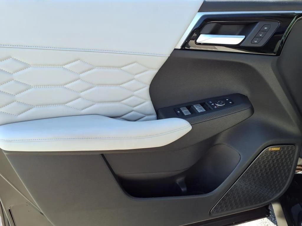 new 2025 Mitsubishi Outlander car, priced at $45,640