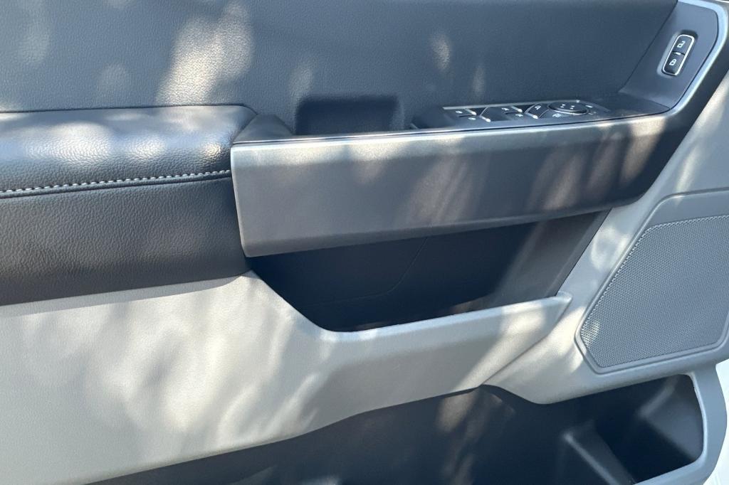 new 2025 Ford F-250 car, priced at $68,673