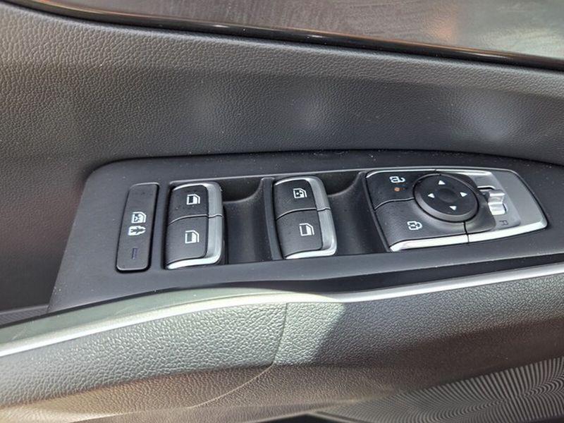 used 2025 Kia Sorento car, priced at $32,765