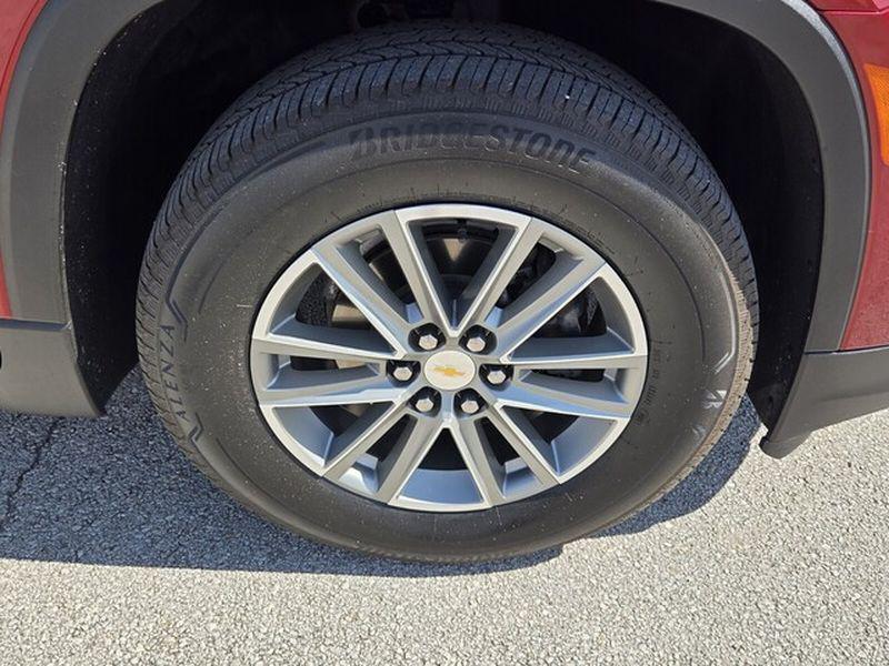 used 2023 Chevrolet Traverse car, priced at $30,900