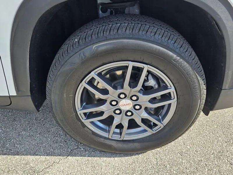 used 2025 GMC Acadia car, priced at $40,350