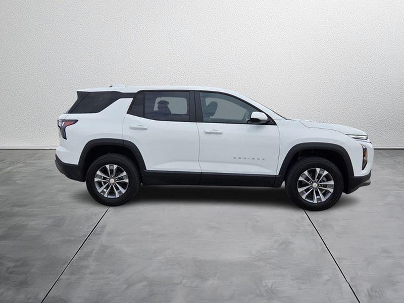 new 2026 Chevrolet Equinox car, priced at $32,345